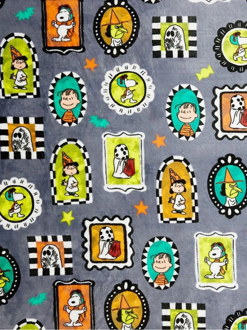 Peanuts Halloween Picture Frame Oversized Plush Throw Blanket NWT